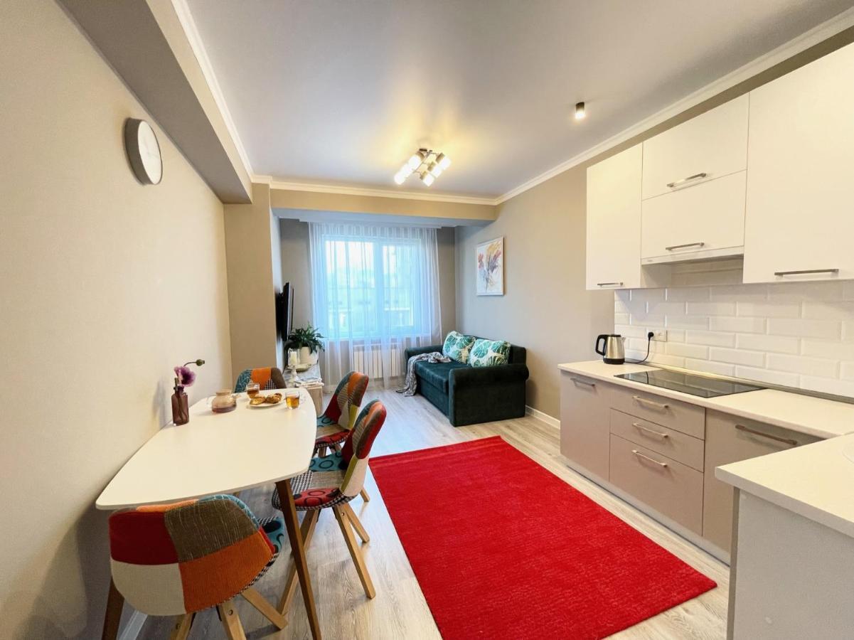 Прекрасная Квартира В Г. Алматы Almatî Exterior foto